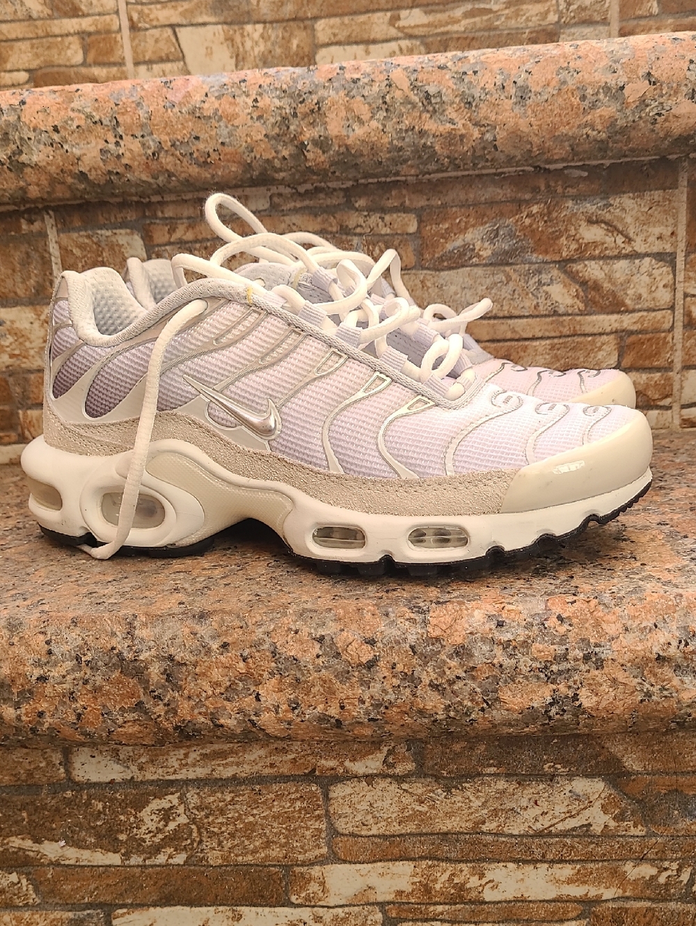 Nike Women’s Light Purple & White Air-Style Running Sneakers